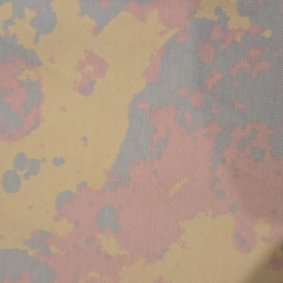 Pastel top. - Picture 3 of 4